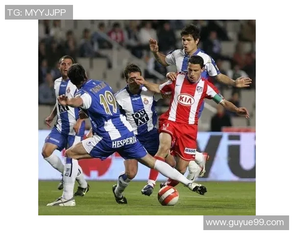 柏德博恩主场迎战沙尔克04双方争夺关键三分的激烈对决