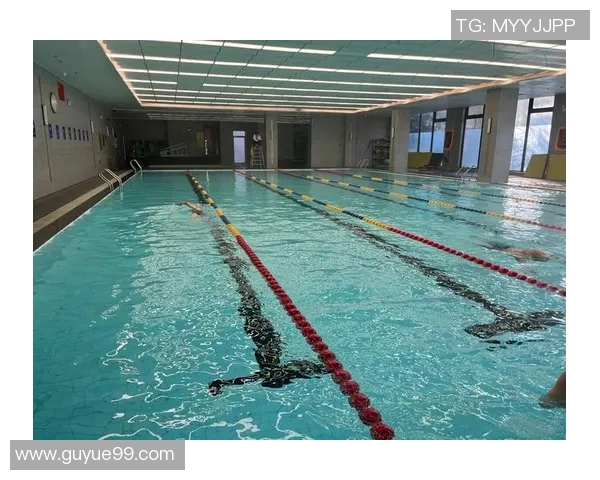 探索游泳动作的核心技巧与训练方法 提升游泳技能的科学训练路径与实践经验